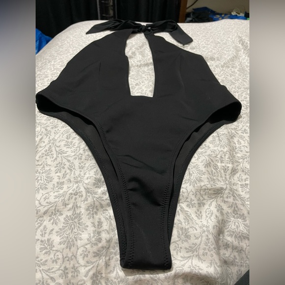 Kendall & Kylie Extreme plunge bathing suit - Picture 4 of 6